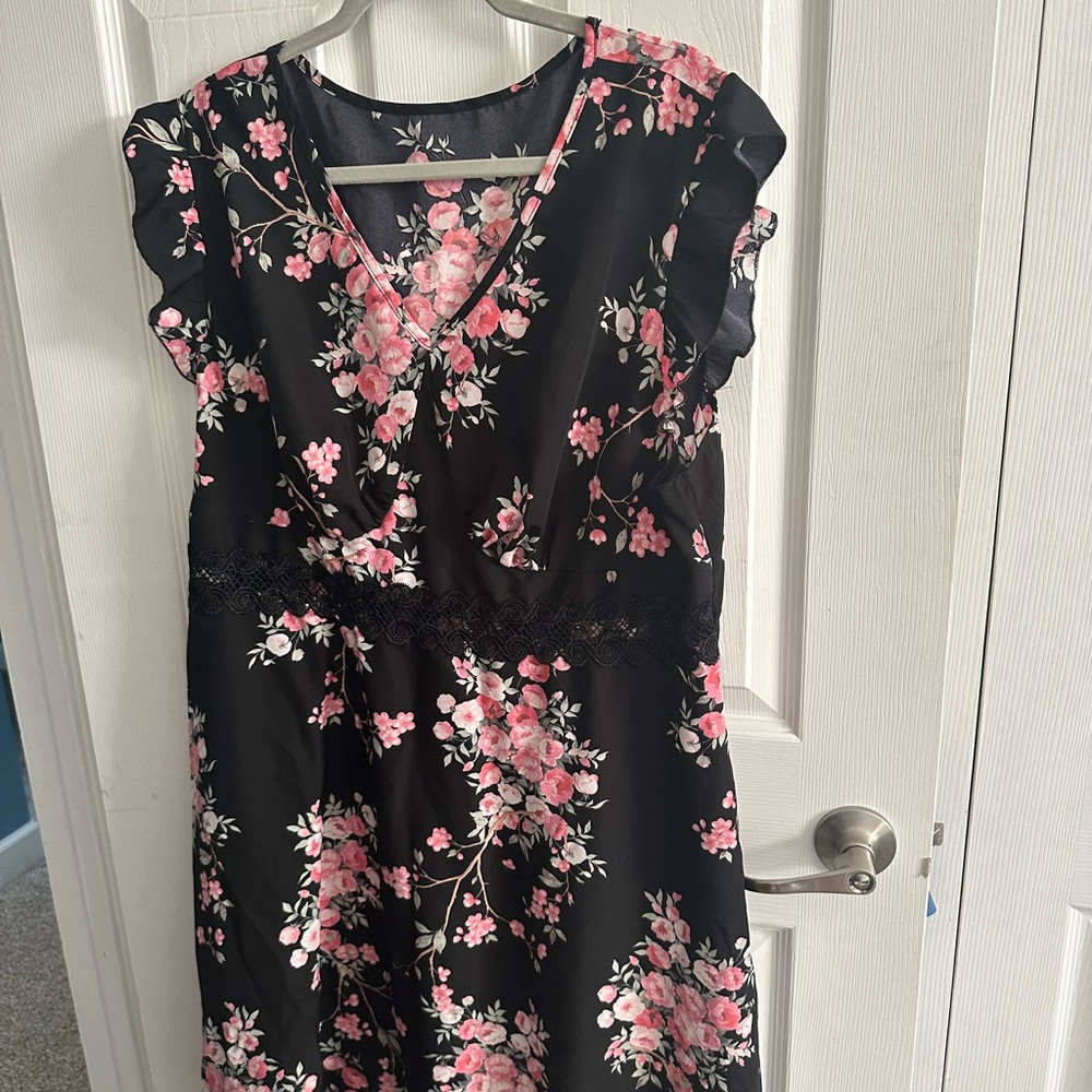 New SHEIN dress, floral, lace waist.